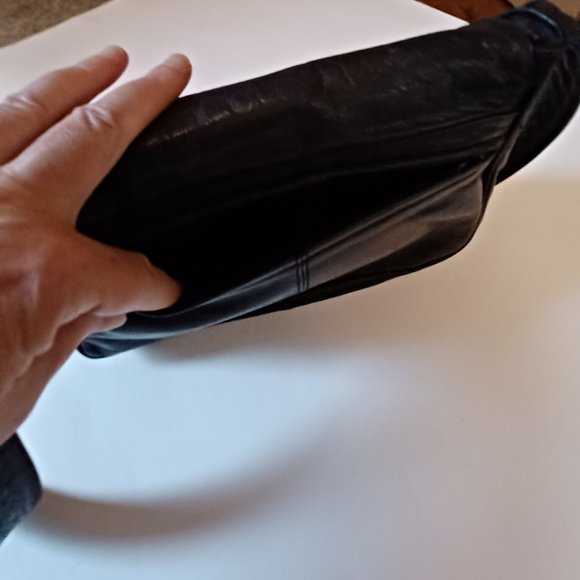 EXCELLENT CONDITION - Black Leather Crossbody Bag - Picture 8 of 12